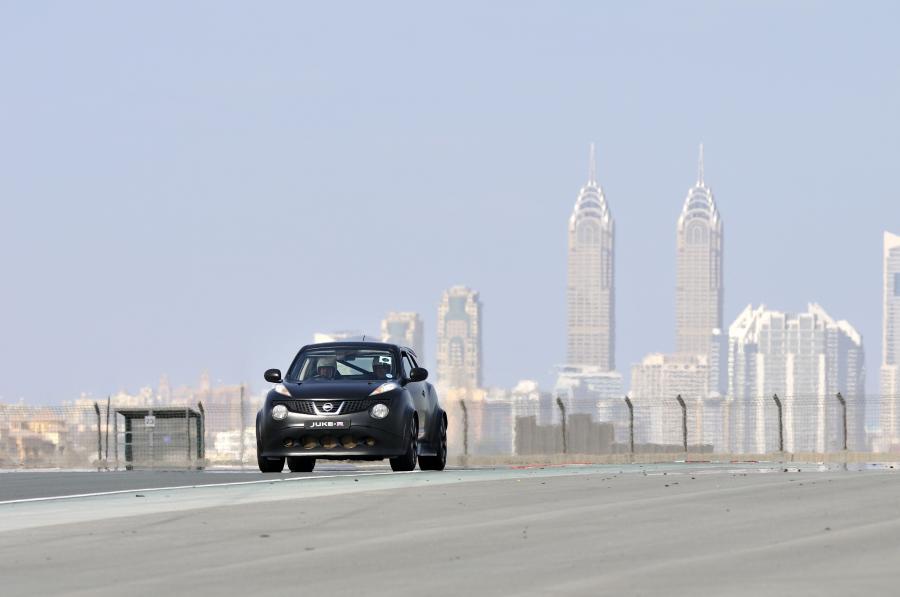  Nissan Juke-R Concept Dubai 2012 года  (фото 3 из 14)